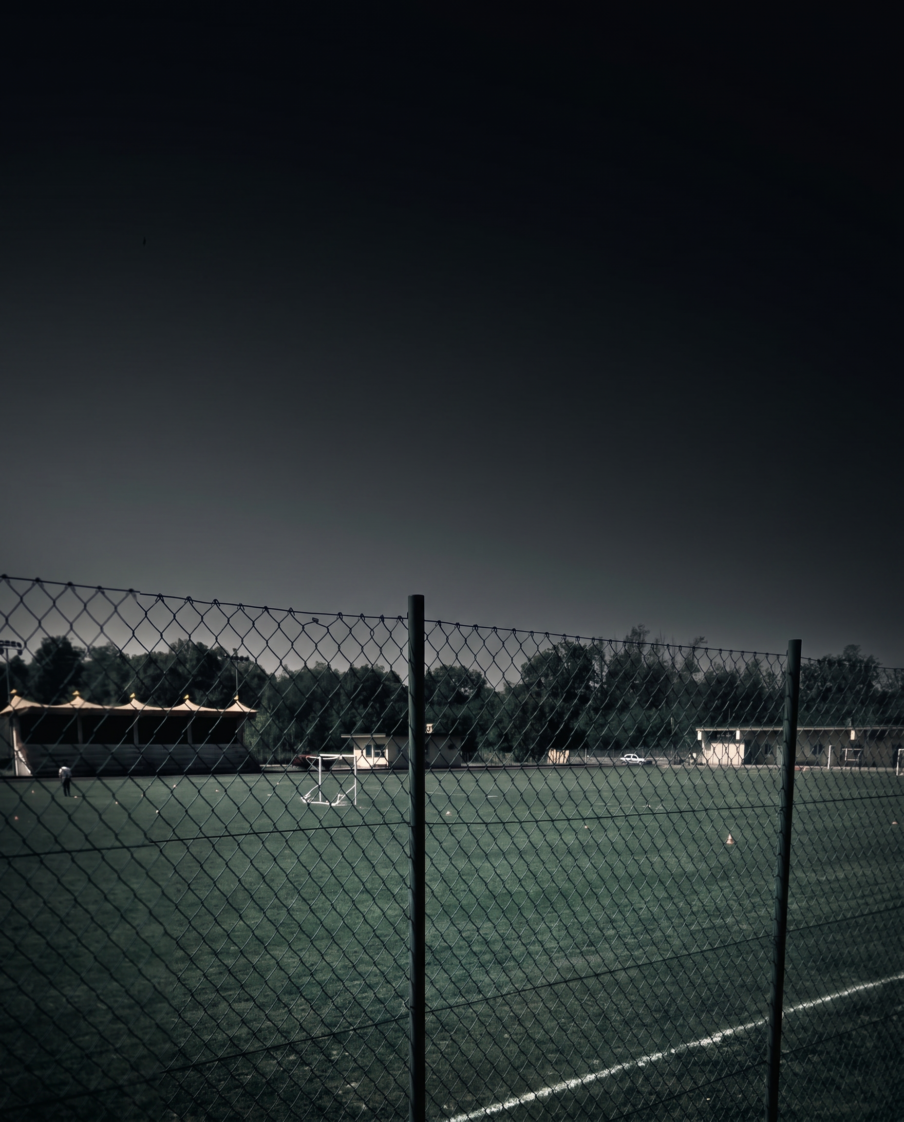 Il campo principale del Roasio Stadium di Roasio con la tribuna e gli spogliatoi